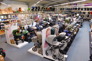 Kinderwagen aufgereiht